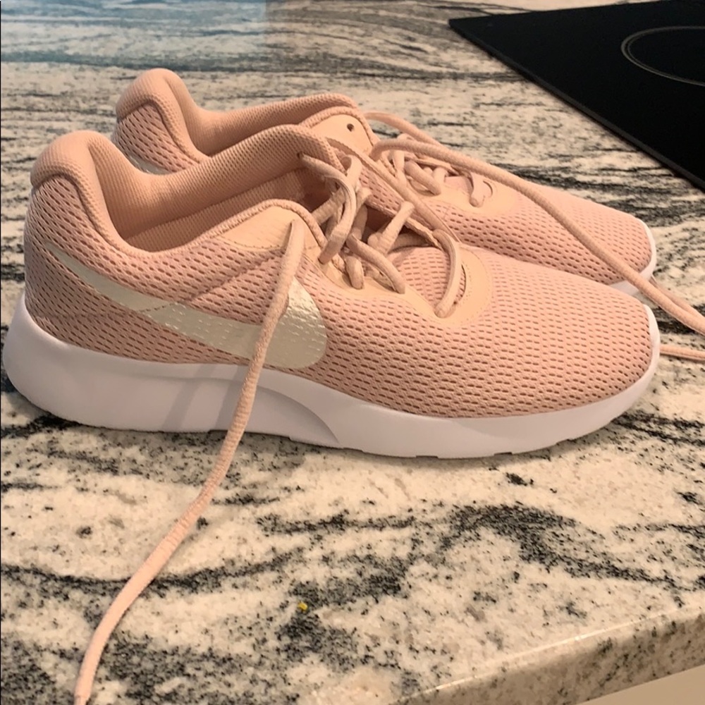 NIKE TANJUN SNEAKERS